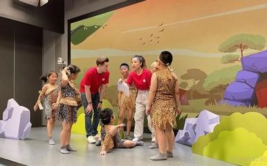 北京勵步戲劇課程 專業(yè)引導(dǎo)下的表演舞臺，點亮孩子的無限潛能